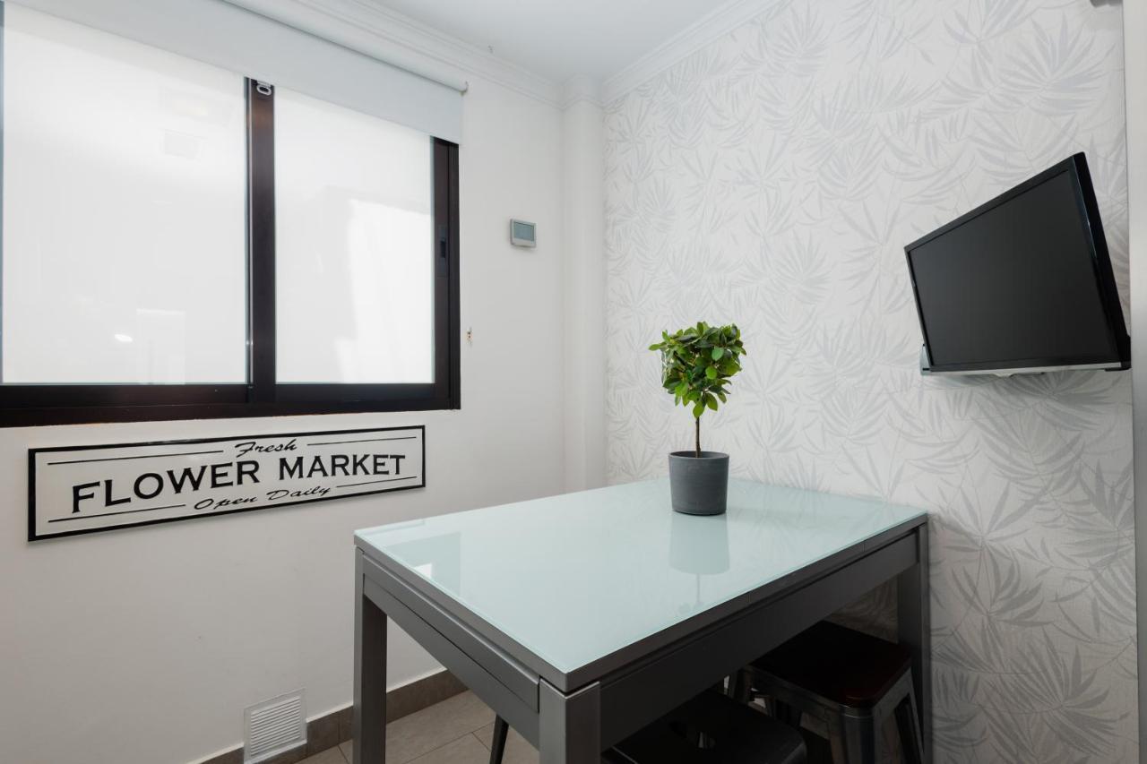 In The Historic Center Of Malaga, Very Close To The And The Ave Train Station, With Private Parking Apartamento