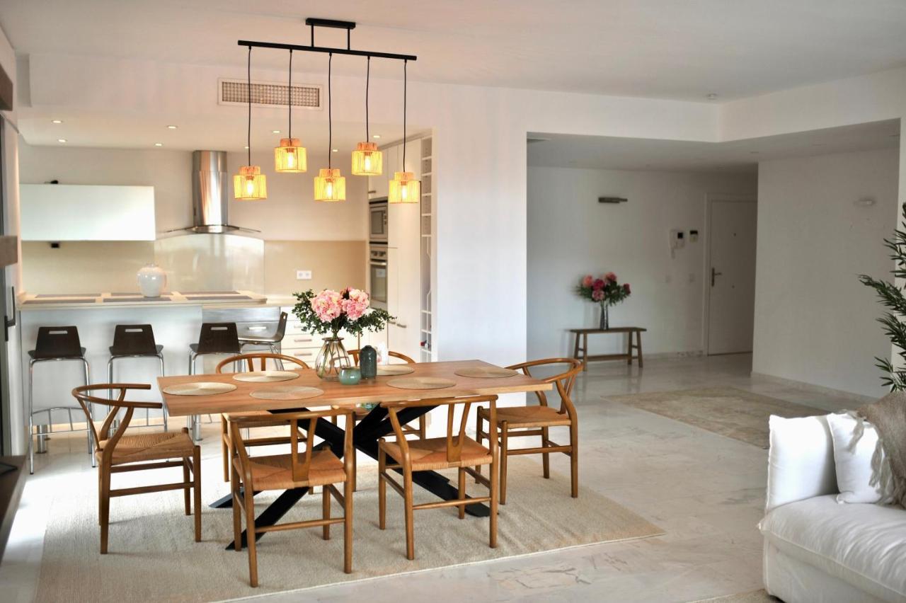 Bright In The Hills Of Elviria Apartamento