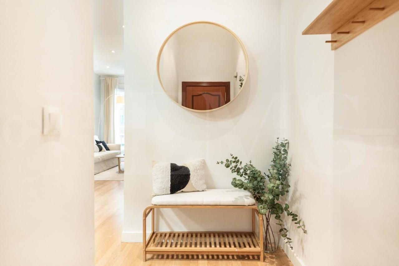 Comfortable With Balcony - Center Apartment *