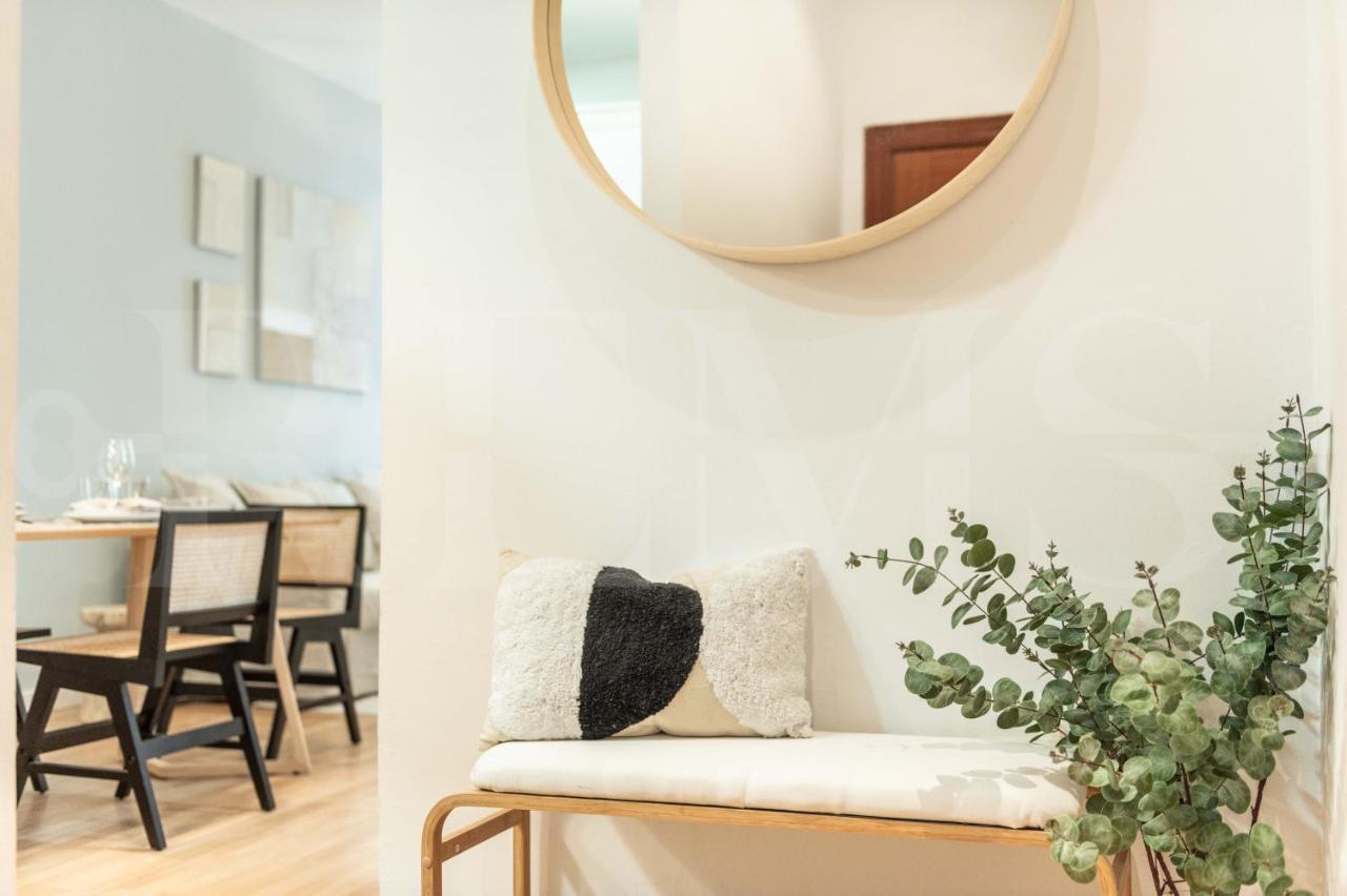 Apartment Comfortable With Balcony - Center *