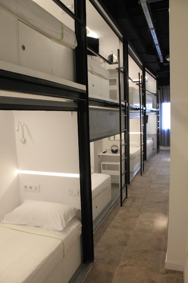 M Pods Capsule hotel 2*