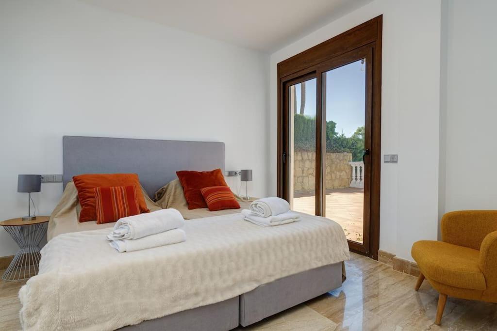 Uno - Stunning 4 Bedroom With Pool Villa