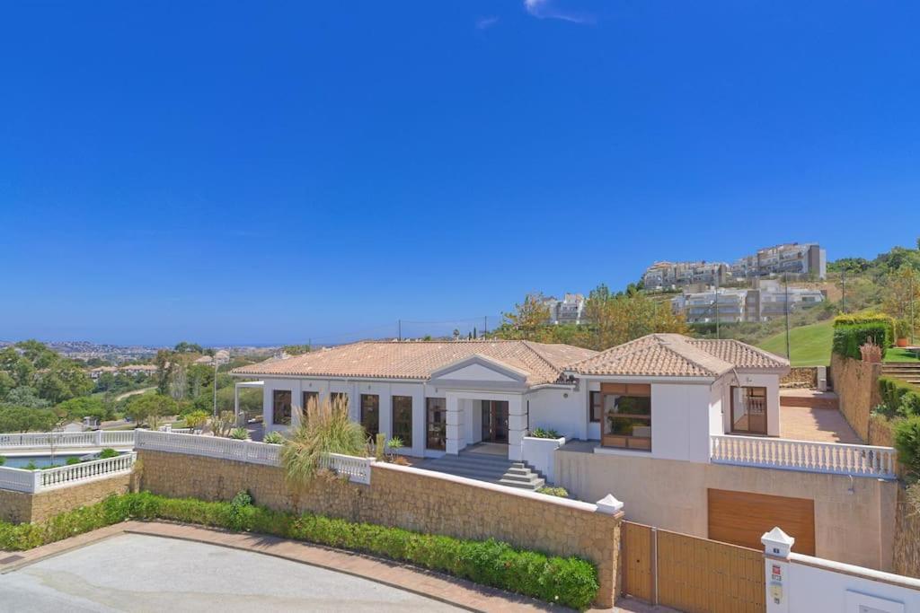Uno - Stunning 4 Bedroom With Pool Villa
