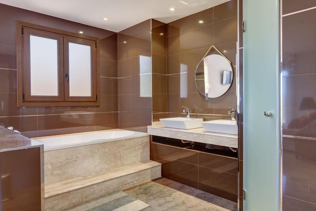 Uno - Stunning 4 Bedroom With Pool Villa Málaga