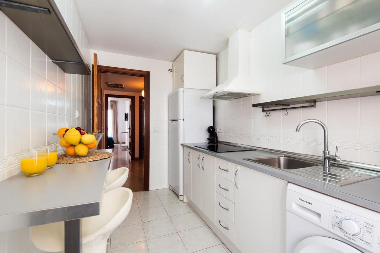 Apartment Center 2bed 2b Aircon Wif And Parking Free *