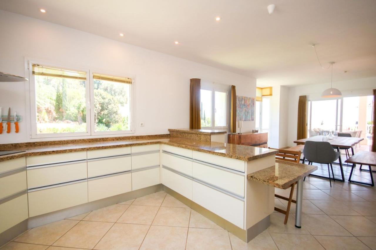 4 Bedroom Mijas Pueblo With Pool & Bbq Villa *