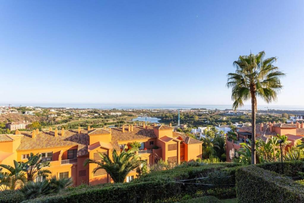 Royal 2 /freewifi,sharedpool,freeparking Apartment