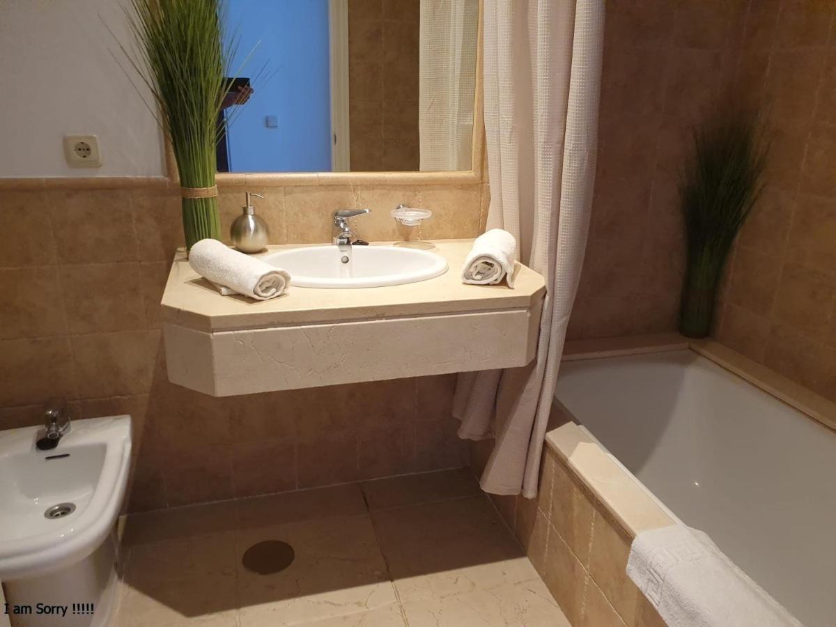 Royal 2 /freewifi,sharedpool,freeparking Apartment