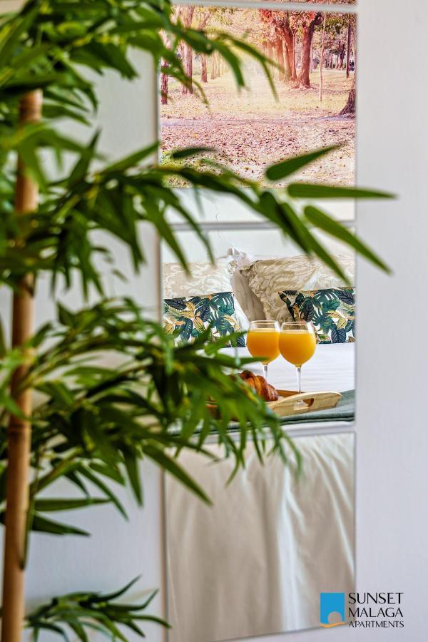 Sea Views & Parking - Soho Cozy *
