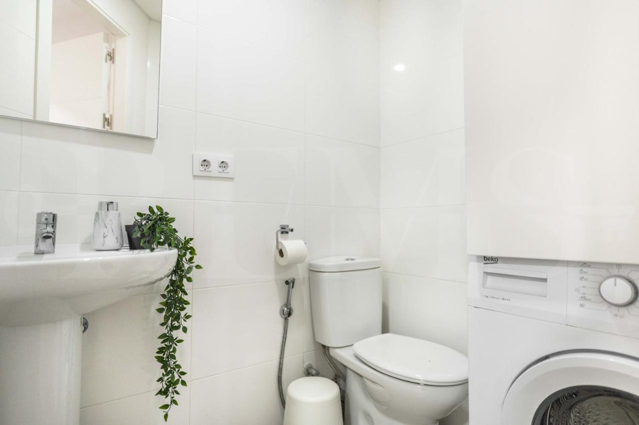 Serene & Spacious - Center By Rems *