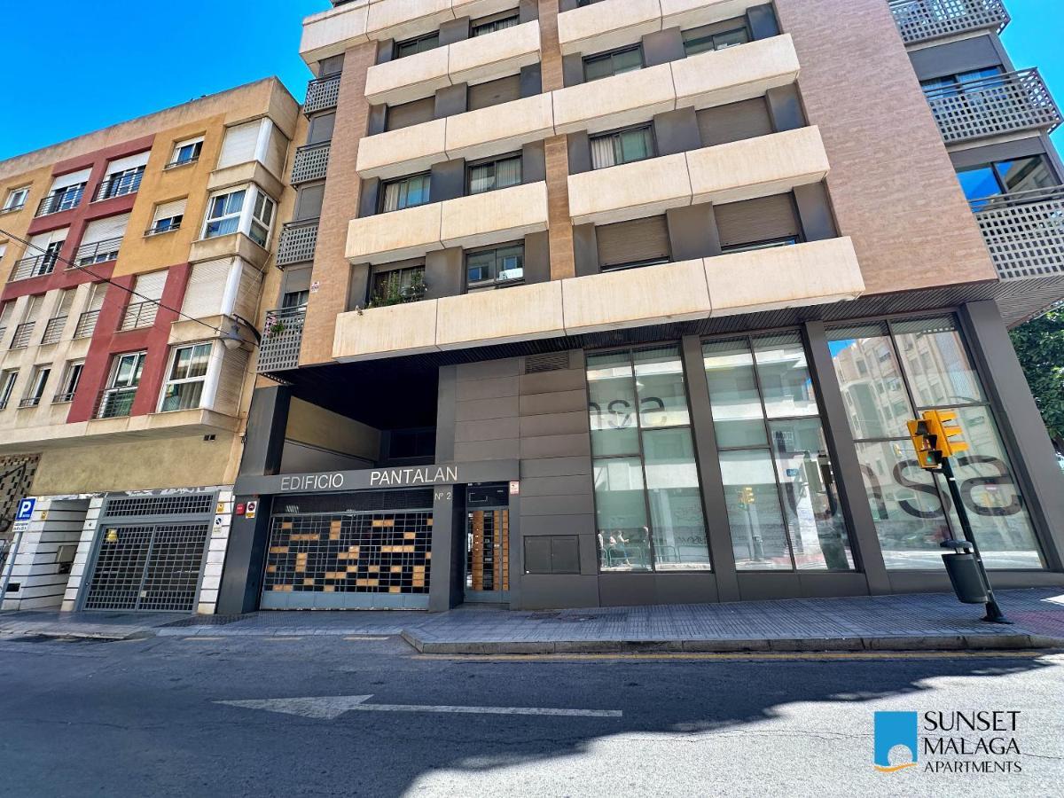 Sea Views & Parking - Soho Cozy
