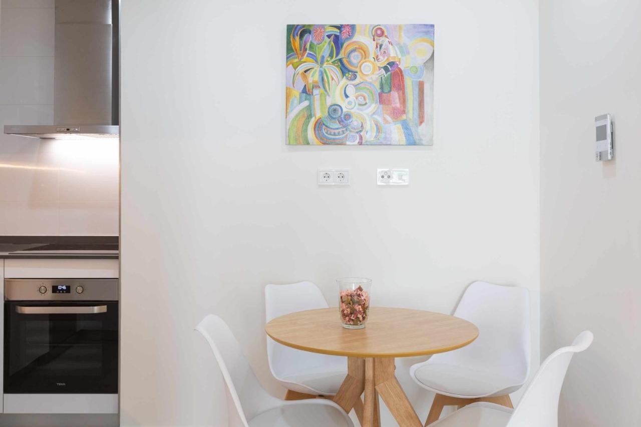 Sunny Art In Apartment