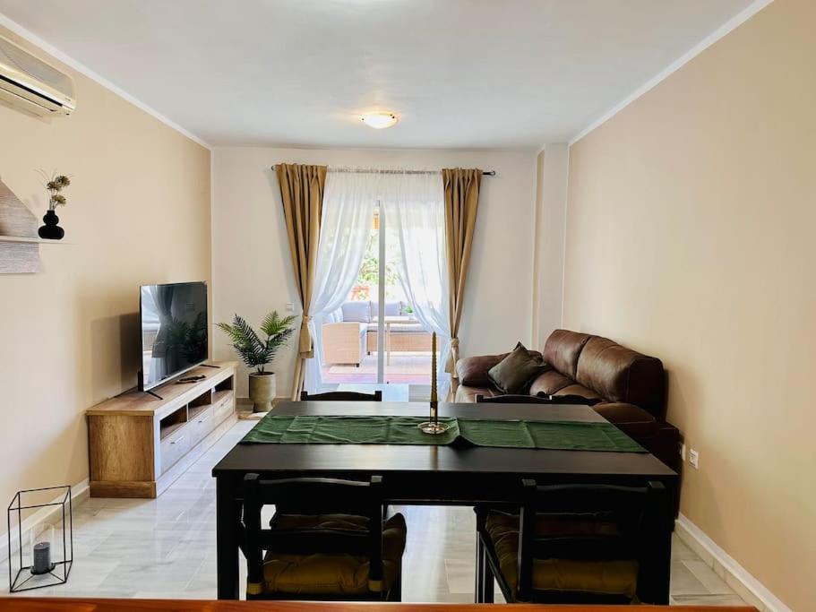 Encantador Vista Golf, Grande Terraza Apartamento
