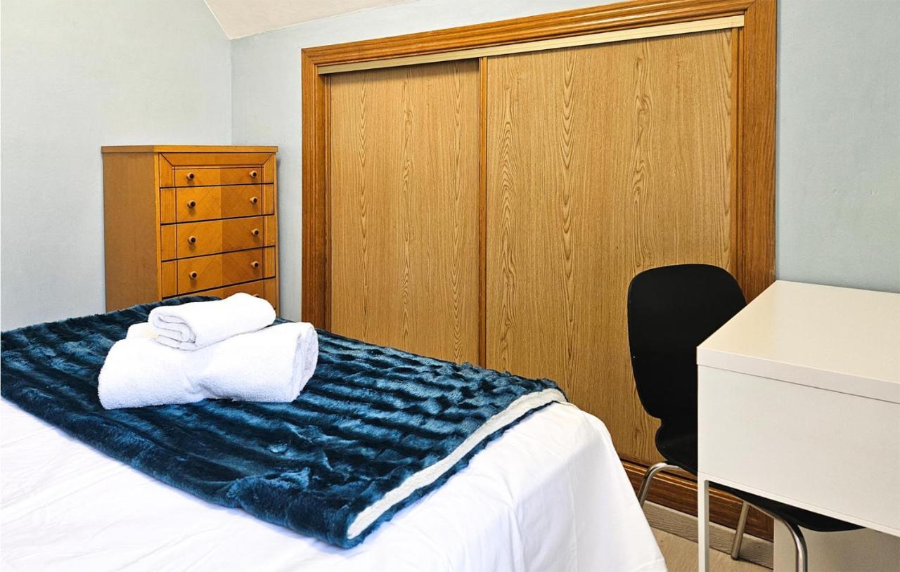 Stunning In With 2 Bedrooms *