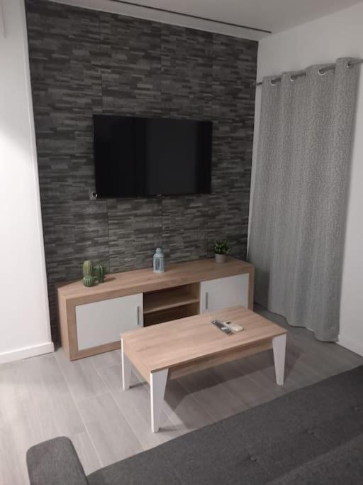 Family Flat Close To The Centre-v-estrell Apartamento *