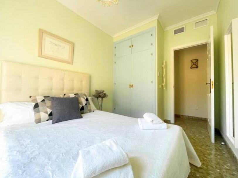 Apartamento Céntrico Muy Luminoso, Junto Al Teatro Romano Y Con Vistas A La Alcazaba Apartamento *