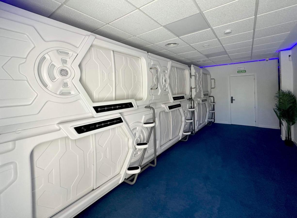 Good Vibes Only Capsule Capsule hotel *