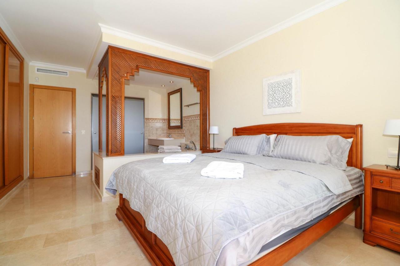 Malibu B3 Luxury 2br By Rafleys, Paronamic Sea Views Apartment