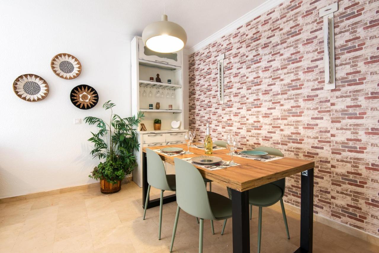 The 2nd Corner: Ideal For Groups