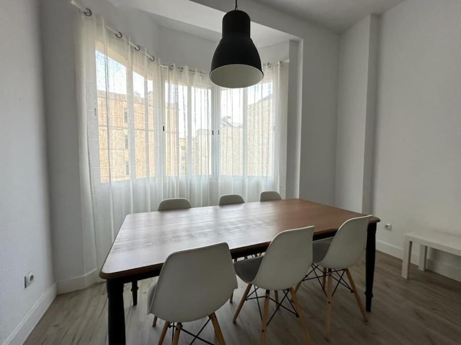 Apartamento Piso Con Parking Cerca De La Playa En La Malagueta *