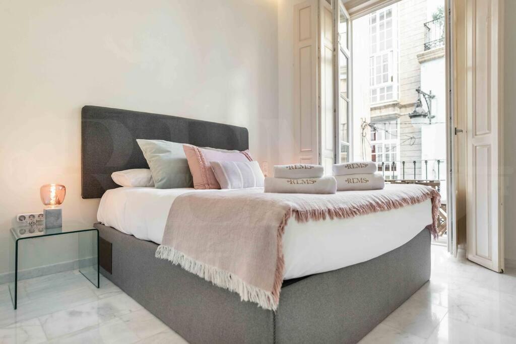 Luxurious In Center With Parking By Rems Apartamento *