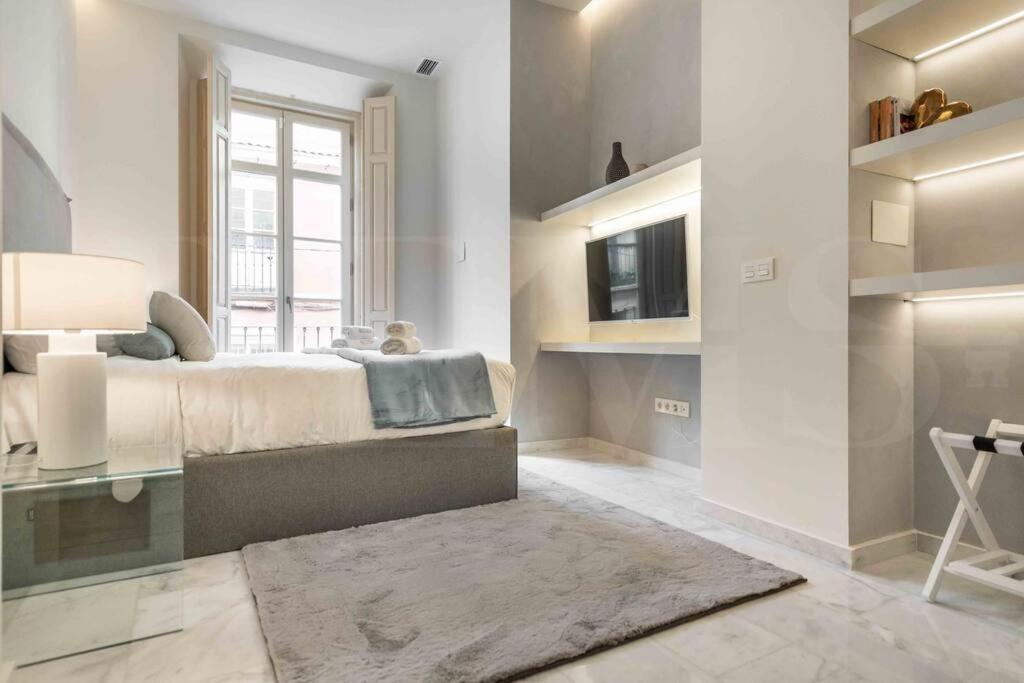 Luxurious In Center With Parking By Rems