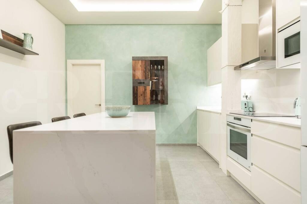 Luxurious In Center With Parking By Rems * Málaga