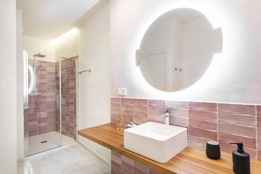 Luxurious In Center With Parking By Rems