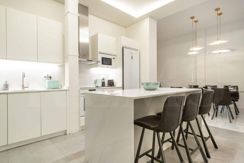 Apartamento Luxurious In Center With Parking By Rems *