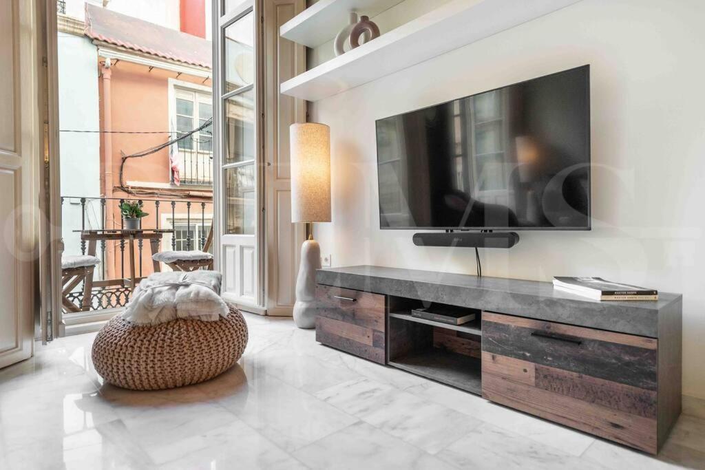 Luxurious In Center With Parking By Rems Apartamento