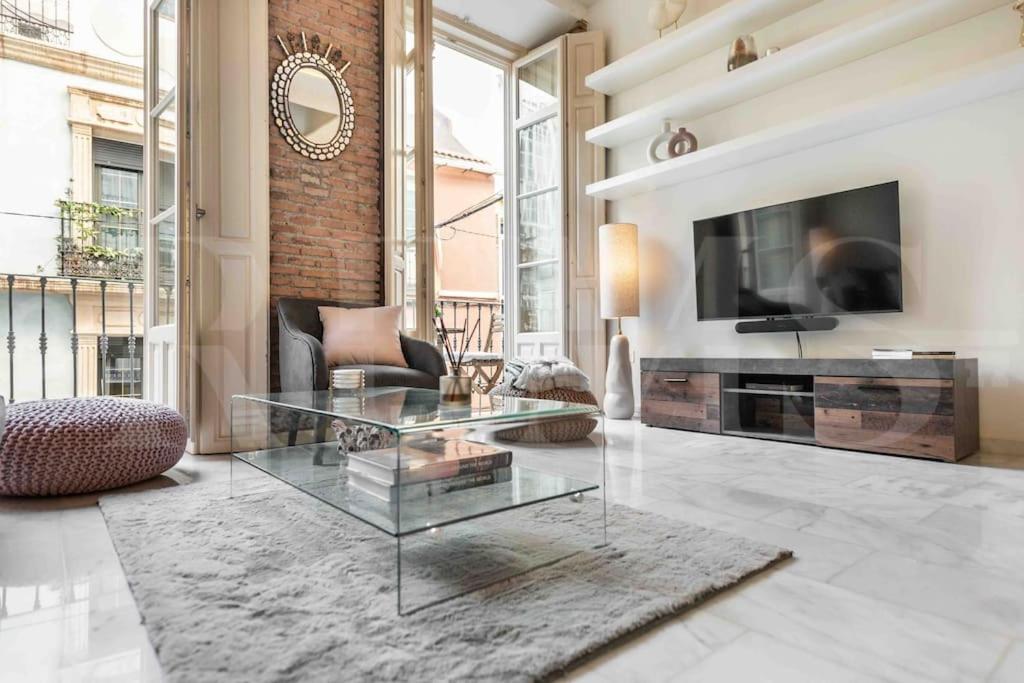 Luxurious In Center With Parking By Rems