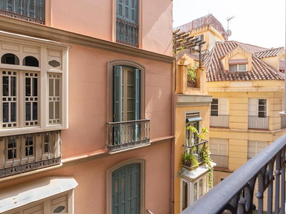 Apartamento Nino De Guevara's Andalusian Charm: The Essence Of City Center Málaga