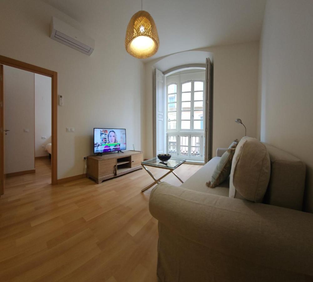 Nino De Guevara's Andalusian Charm: The Essence Of City Center Apartamento Málaga