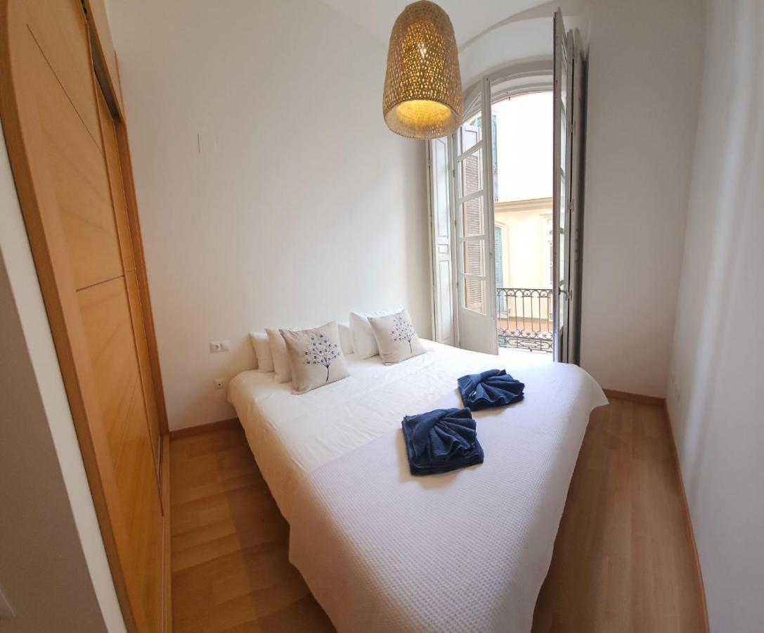 Nino De Guevara's Andalusian Charm: The Essence Of City Center Apartamento *