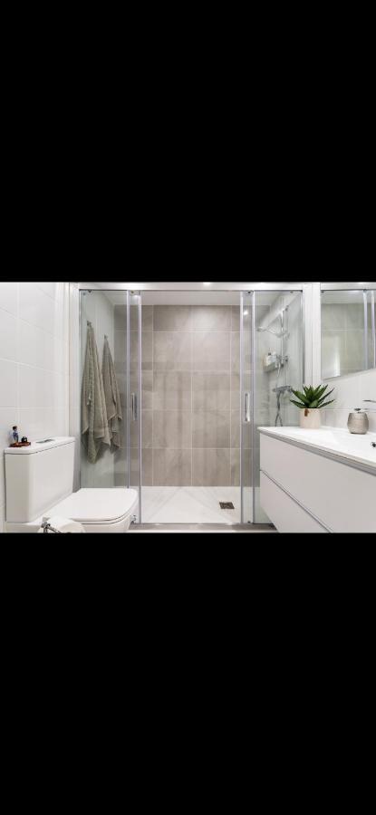 Seaside Serenity: 2br Getaway Apartamento