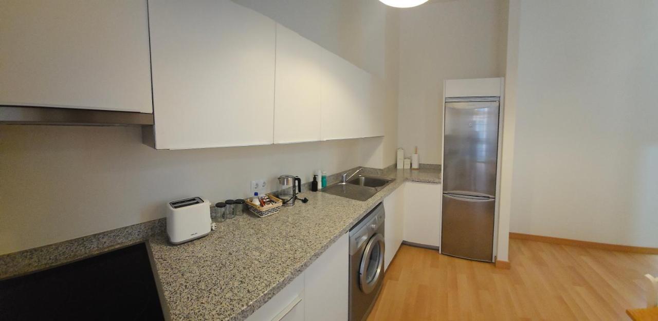 Nino De Guevara's Andalusian Charm: The Essence Of City Center Apartamento