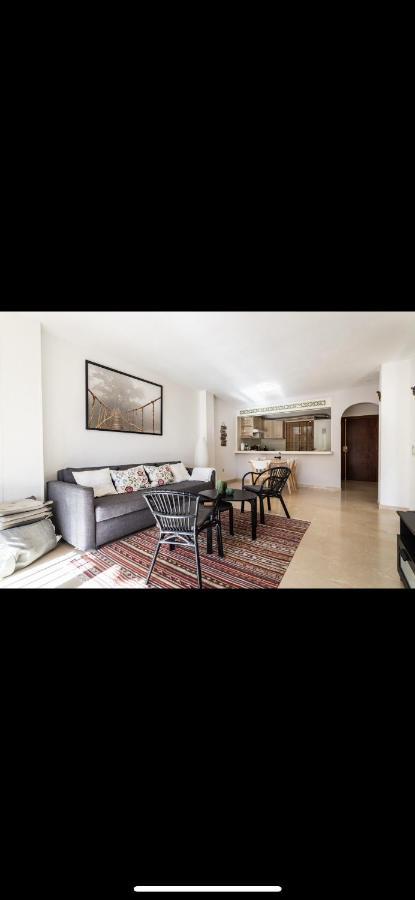 Seaside Serenity: 2br Getaway *