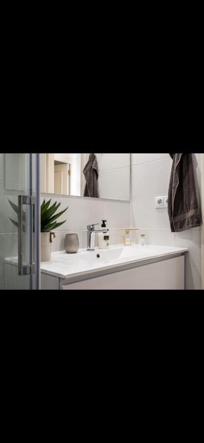 Seaside Serenity: 2br Getaway Málaga