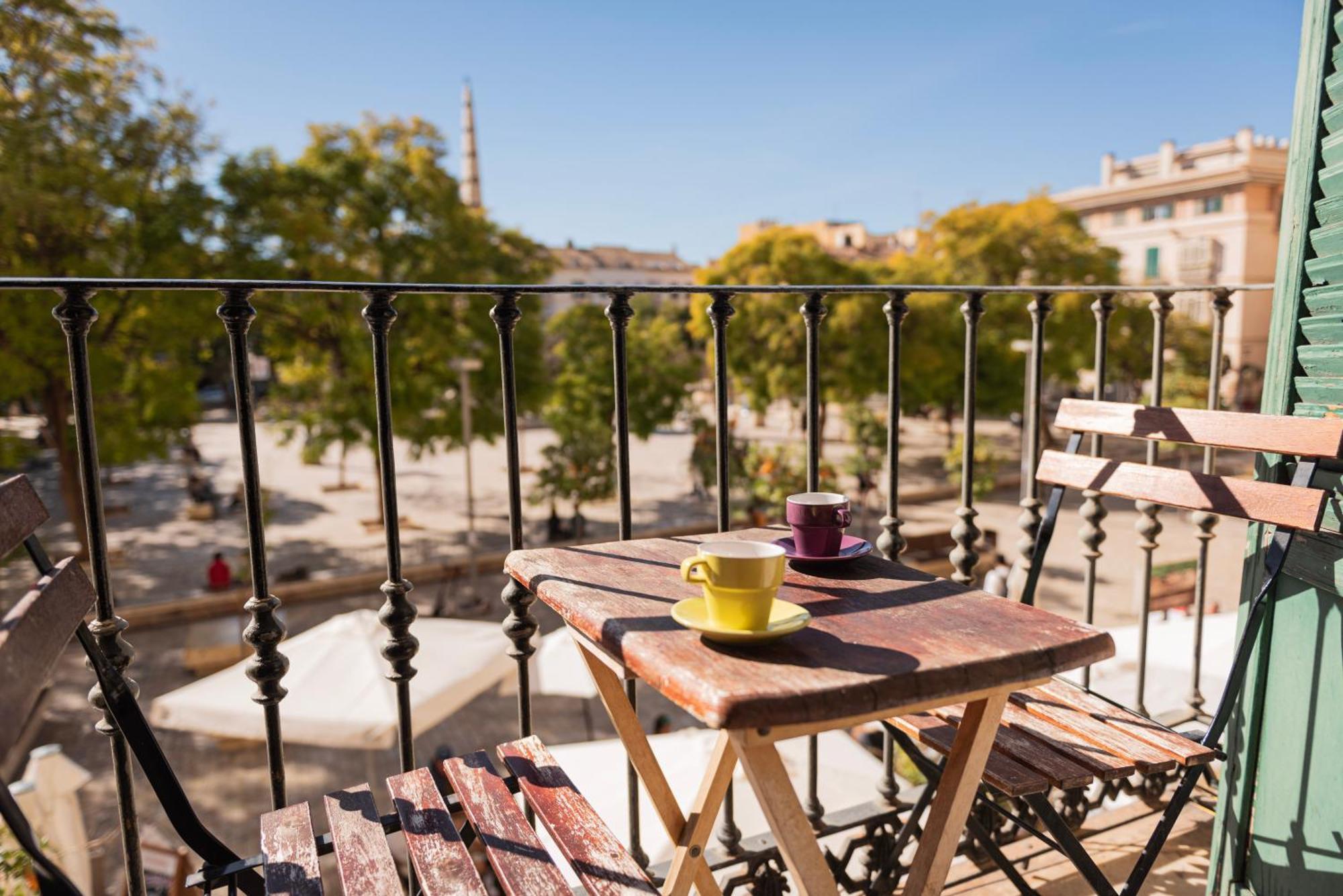 Homestay Private In Historic Building On The Square *
