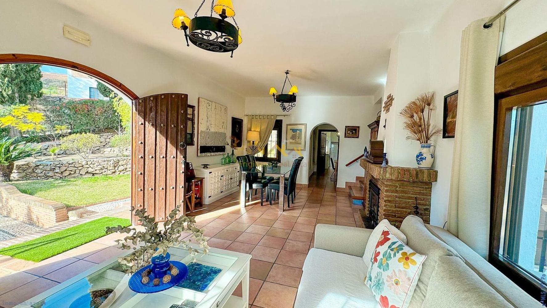 Hazilla De Raya Villa
