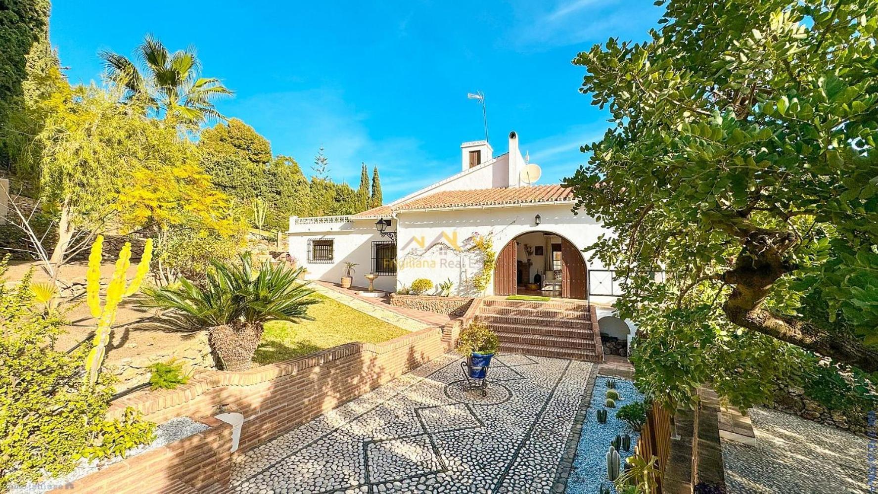 Hazilla De Raya Villa