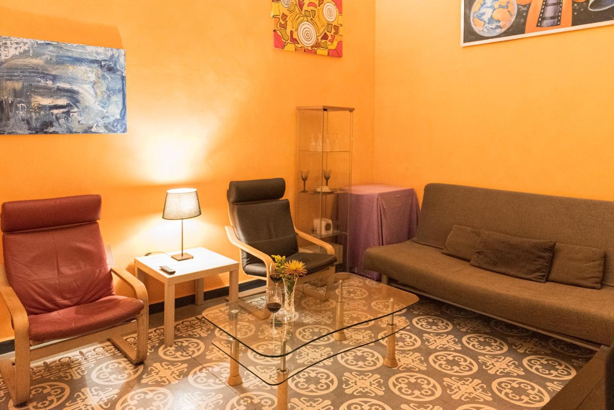 Private In Historic Building On The Square Homestay *