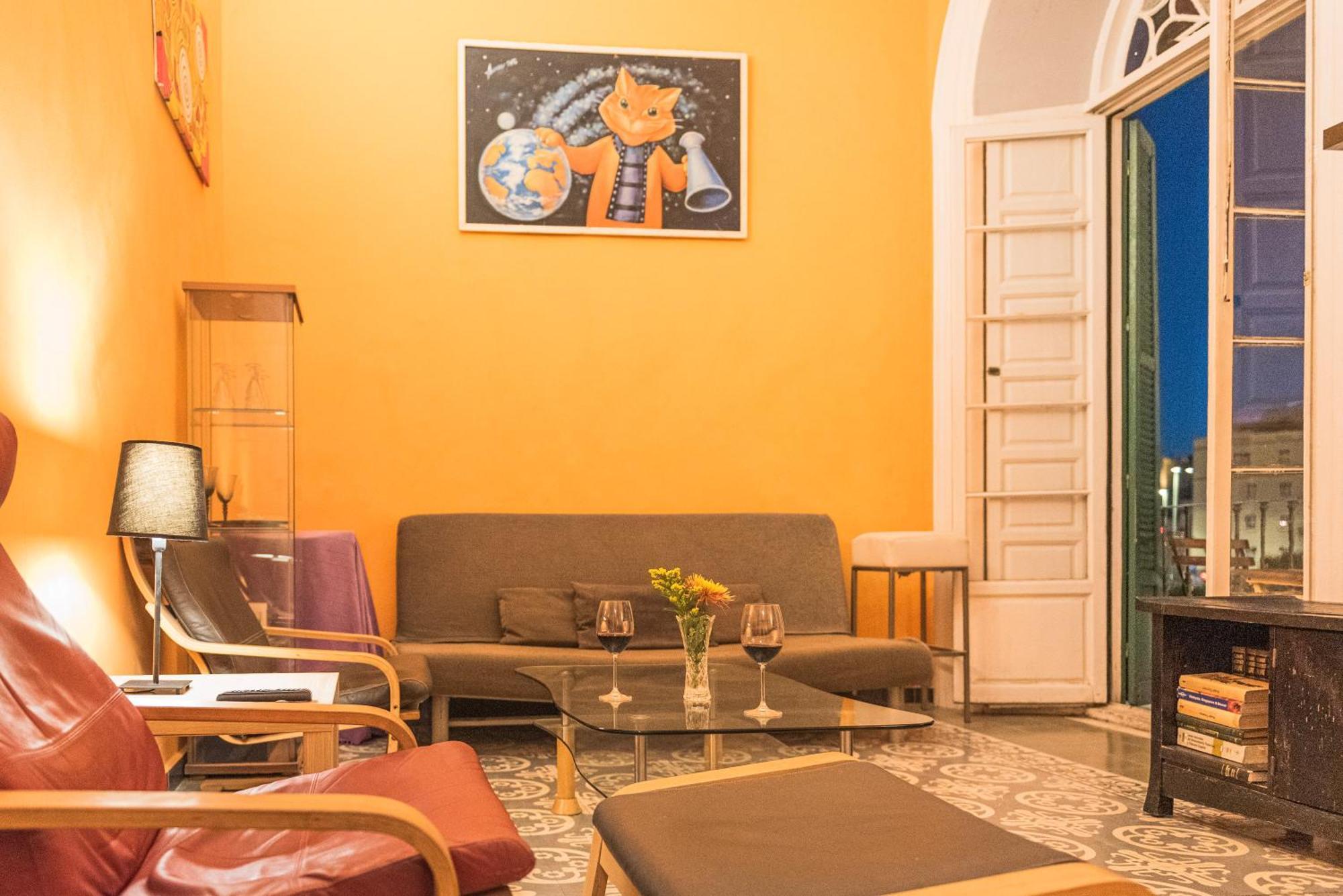 Homestay Private In Historic Building On The Square