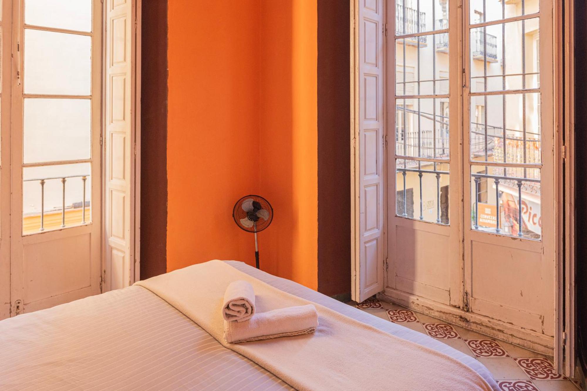 Private In Historic Building On The Square Homestay Malaga