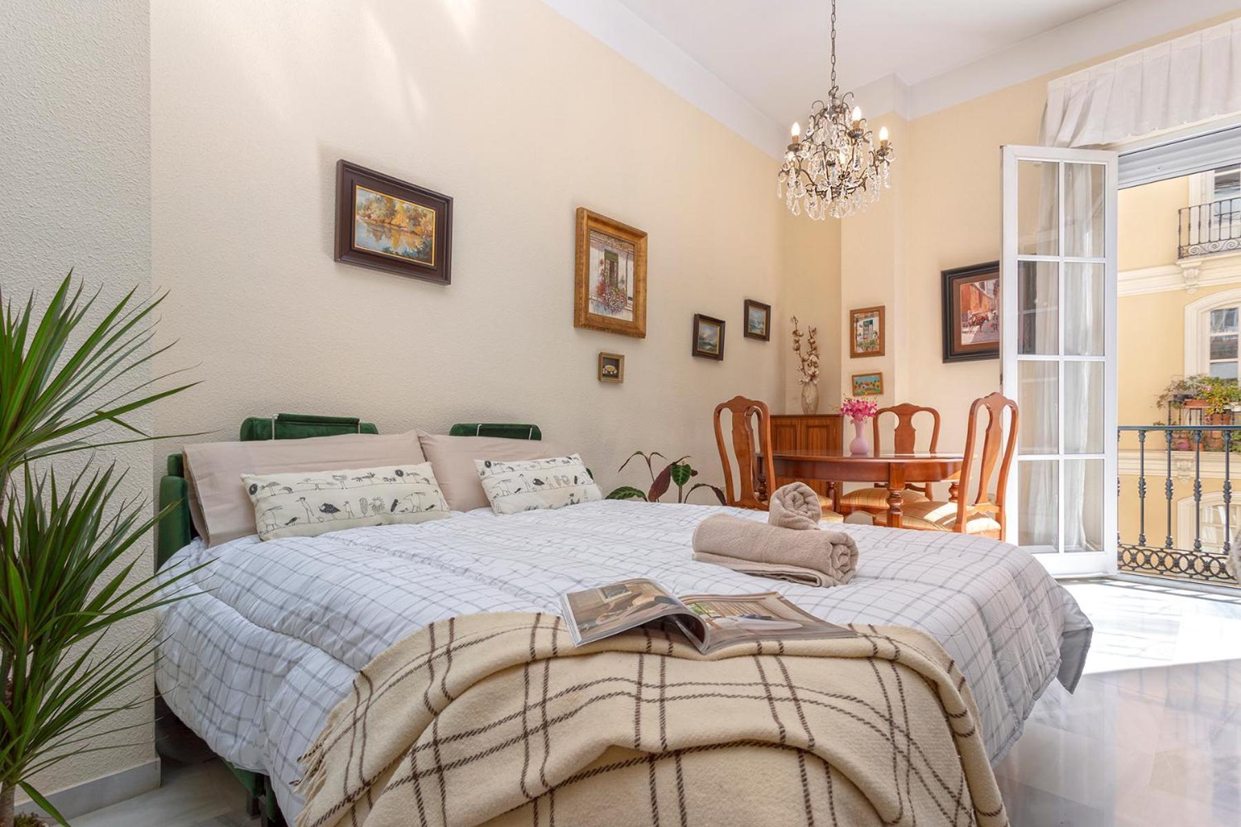 Balcon Y Parking Carreteria 77 * Malaga