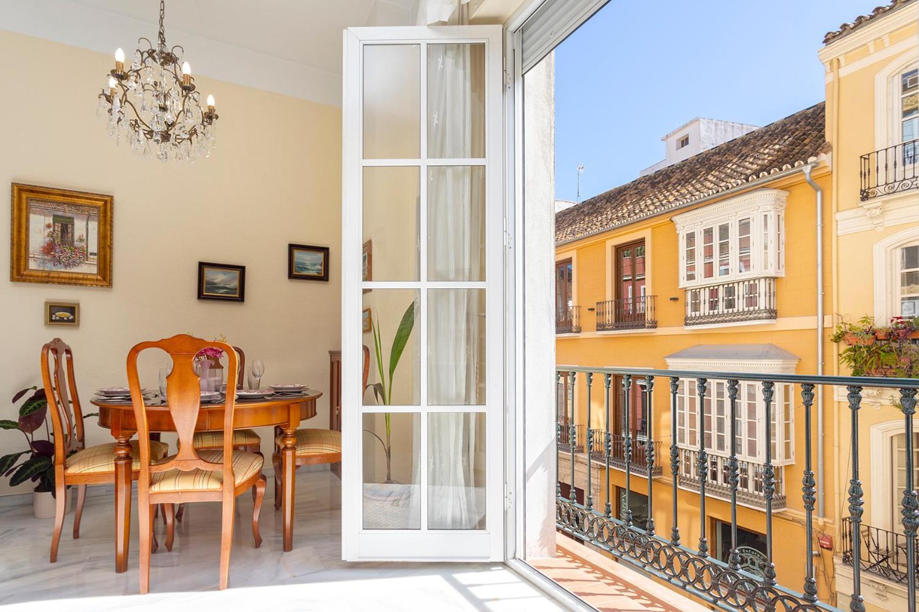 Balcon Y Parking Carreteria 77 Malaga