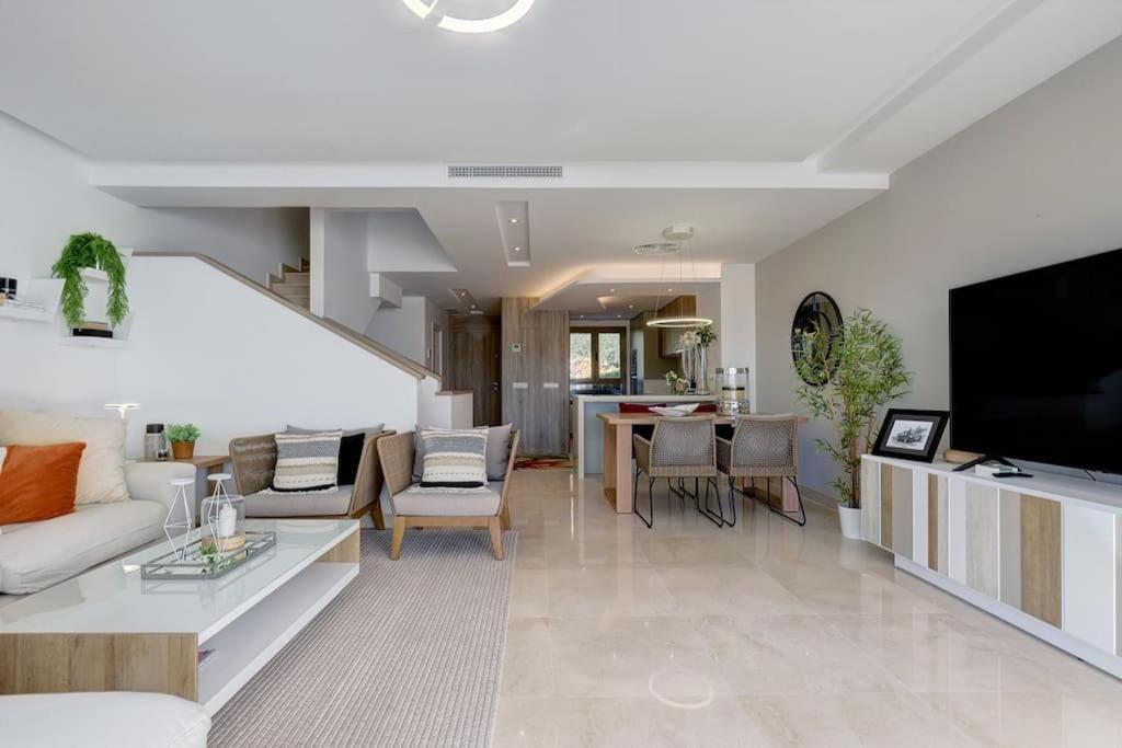 007 Modern 3 Bed Frontline Golf Townhouse In La Cala Golf With Mountain Views Сasa de vacaciones Málaga