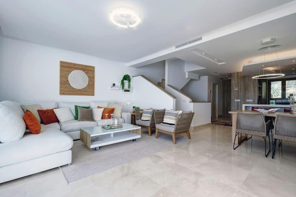 007 Modern 3 Bed Frontline Golf Townhouse In La Cala Golf With Mountain Views Сasa de vacaciones *