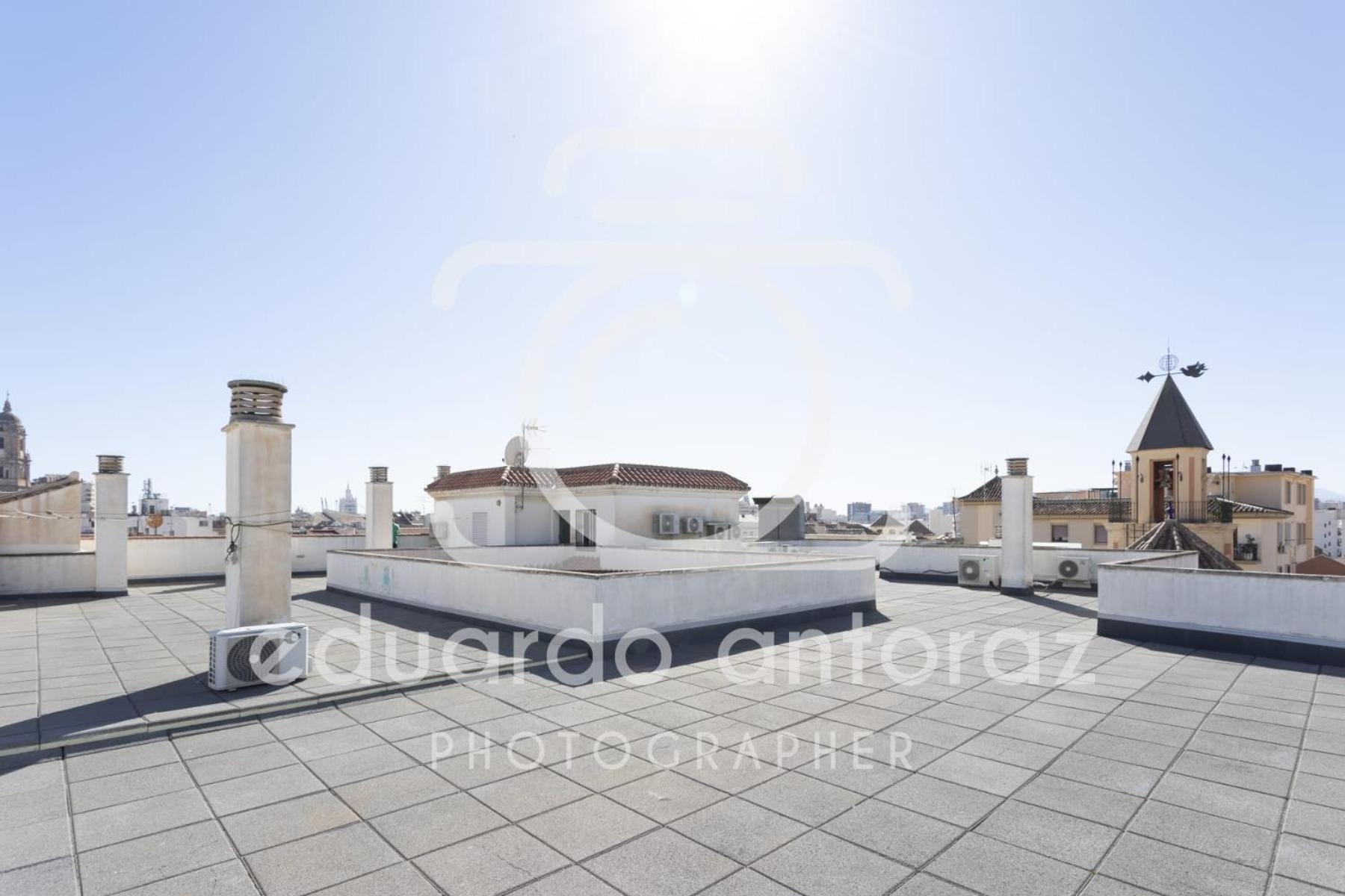 Balcon Y Parking Carreteria 77 Malaga