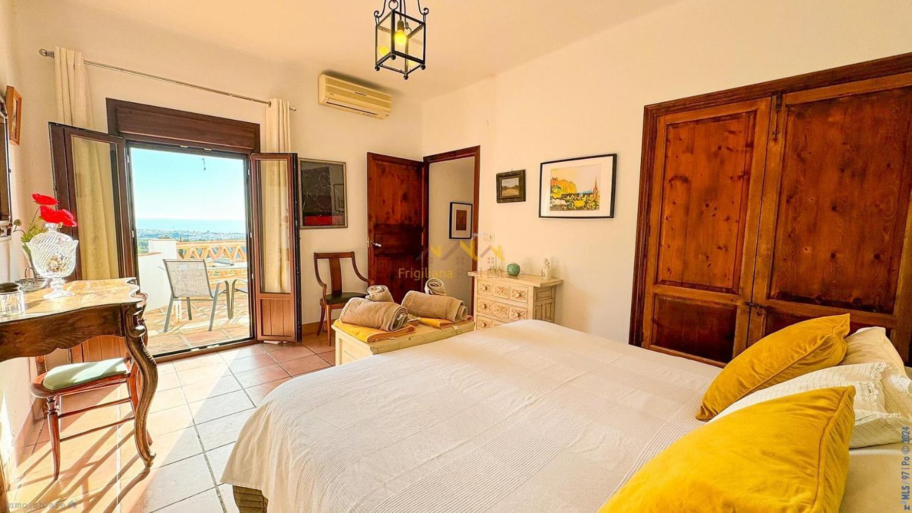 Hazilla De Raya Villa